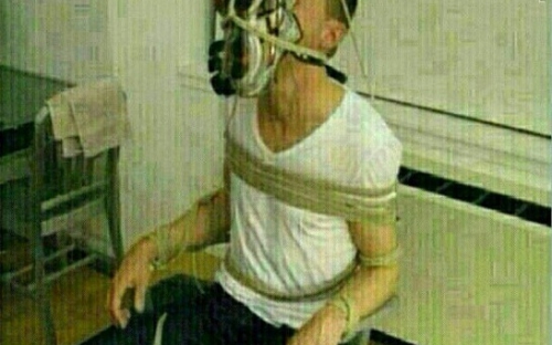 مجازات عجیب برای کسی‌که پایش بو می‌داد 