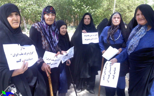 خانواده های شهدا؛ روزی فرزاندانمان را فدا کردیم امروز جانمان را فدا می کنیم/عزتمان را به هیچ نمی فروشیم