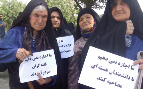 خانواده های شهدا؛ روزی فرزاندانمان را فدا کردیم امروز جانمان را فدا می کنیم/عزتمان را به هیچ نمی فروشیم