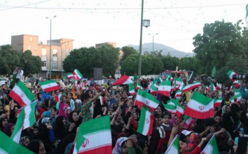  دلداده گی کودکان همدانی در حمایت از کودکان مظلوم یمن به روایت تصویر