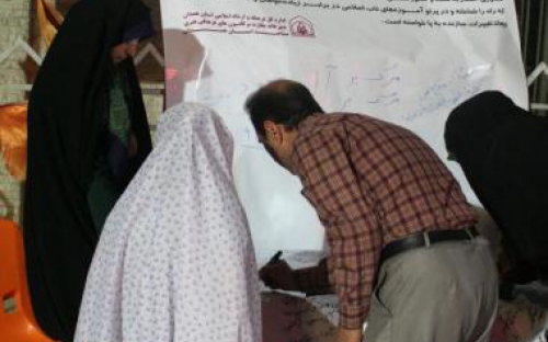  دلداده گی کودکان همدانی در حمایت از کودکان مظلوم یمن به روایت تصویر
