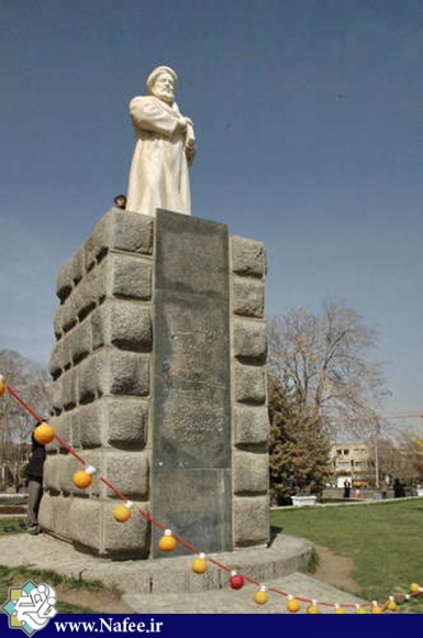مجسمه بوعلی سینا در میدان بوعلی همدان