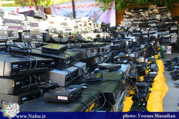 تحویل داوطلبانه ماهواره توسط مردم در همدان