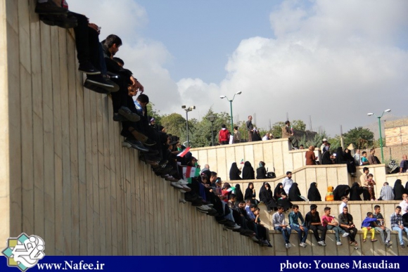  همایش پیاده روی خانوادگی به مناسبت هفته دفاع مقدس در همدان