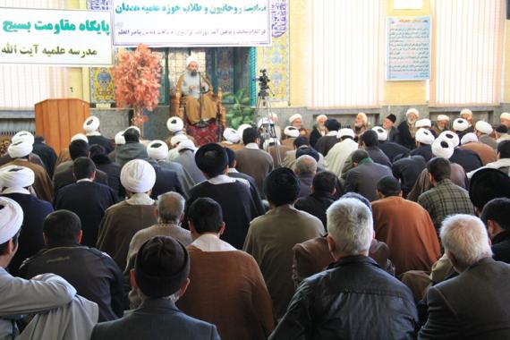 طلاب حوزه علمیه همدان با تحصن، توهین به پیامبر(ص) رامحکوم کردند