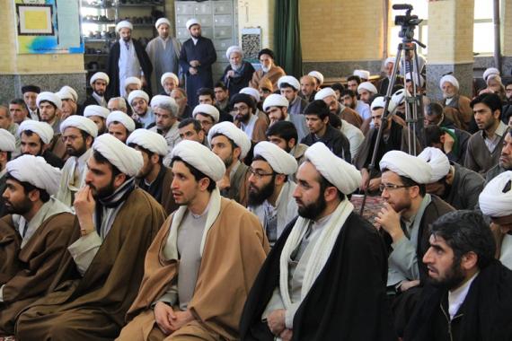 طلاب حوزه علمیه همدان با تحصن، توهین به پیامبر(ص) رامحکوم کردند