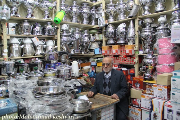 نمایی از بازار شب عید در همدان