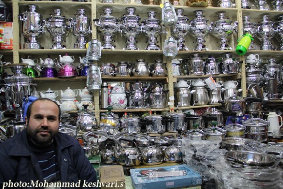 نمایی از بازار شب عید در همدان