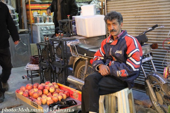 نمایی از بازار شب عید در همدان