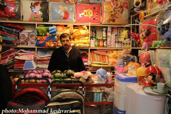 نمایی از بازار شب عید در همدان