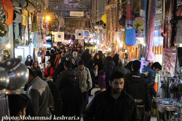 نمایی از بازار شب عید در همدان