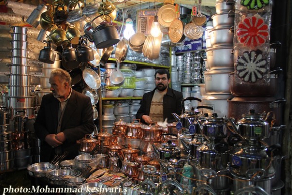 نمایی از بازار شب عید در همدان