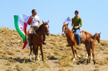سوارکاری در روستای سنگی توریستی همدان