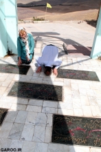 سجده گردشگرخارجی به شهدای گمنام در نهاوند+عکس