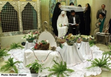 50 زوج در کنار مزار شهید گمنام موزه دفاع مقدس همدان زندگی مشترک خود را آغاز کردند