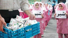 توزیع نمادین شیررایگان در مدارس ملایر