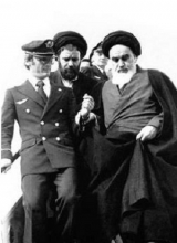 مرگ بر آمریکاشعارخلبان فرانسوی امام خمینی(ره)در راهپیمایی22بهمن نهاوند + عکس