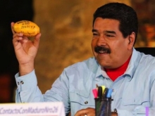 زنی که با پرتاب انبه به رئیس‌جمهور صاحب‌خانه شد 