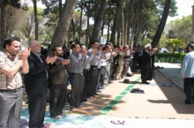 اقامه نماز جماعت در 25 بوستان شهر همدان