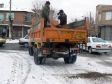  مصرف ۶۰۰ تن ماسه و نمک برای بازگشایی معابر شهری نهاوند