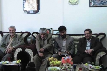 خدمت به خانواده شهدا با عشق به خدمتگزاری انجام شود