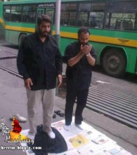 نمازخواندن مداح مشهور در خیابان 