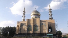 نصب گلدسته های امامزاده فضل بن موسی (ع) شهر برزول نهاوند + تصویر